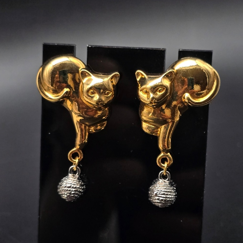 Avon 1992 Purrfect Partners Cat Earrings Gold Tone Cat with Yarn Vintage Jewelry
